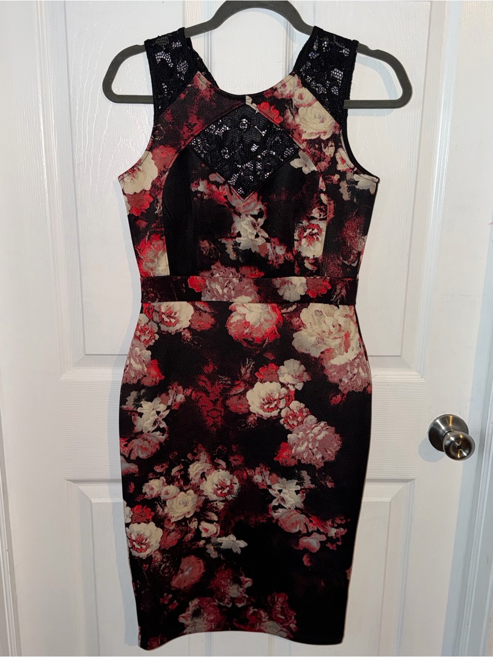 Floral Lace Bodycon Dress in Black and Red